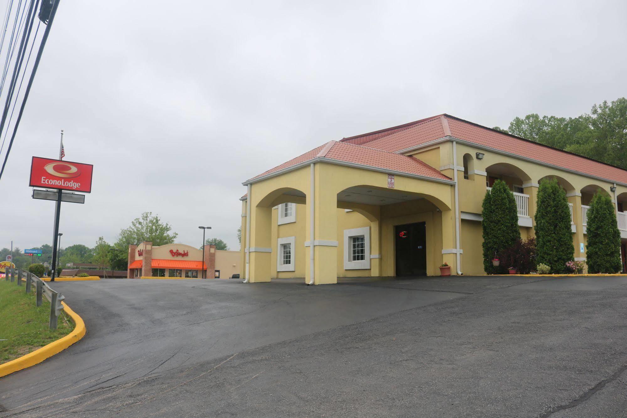 Econo Lodge Huntington - Barboursville University Area Zewnętrze zdjęcie