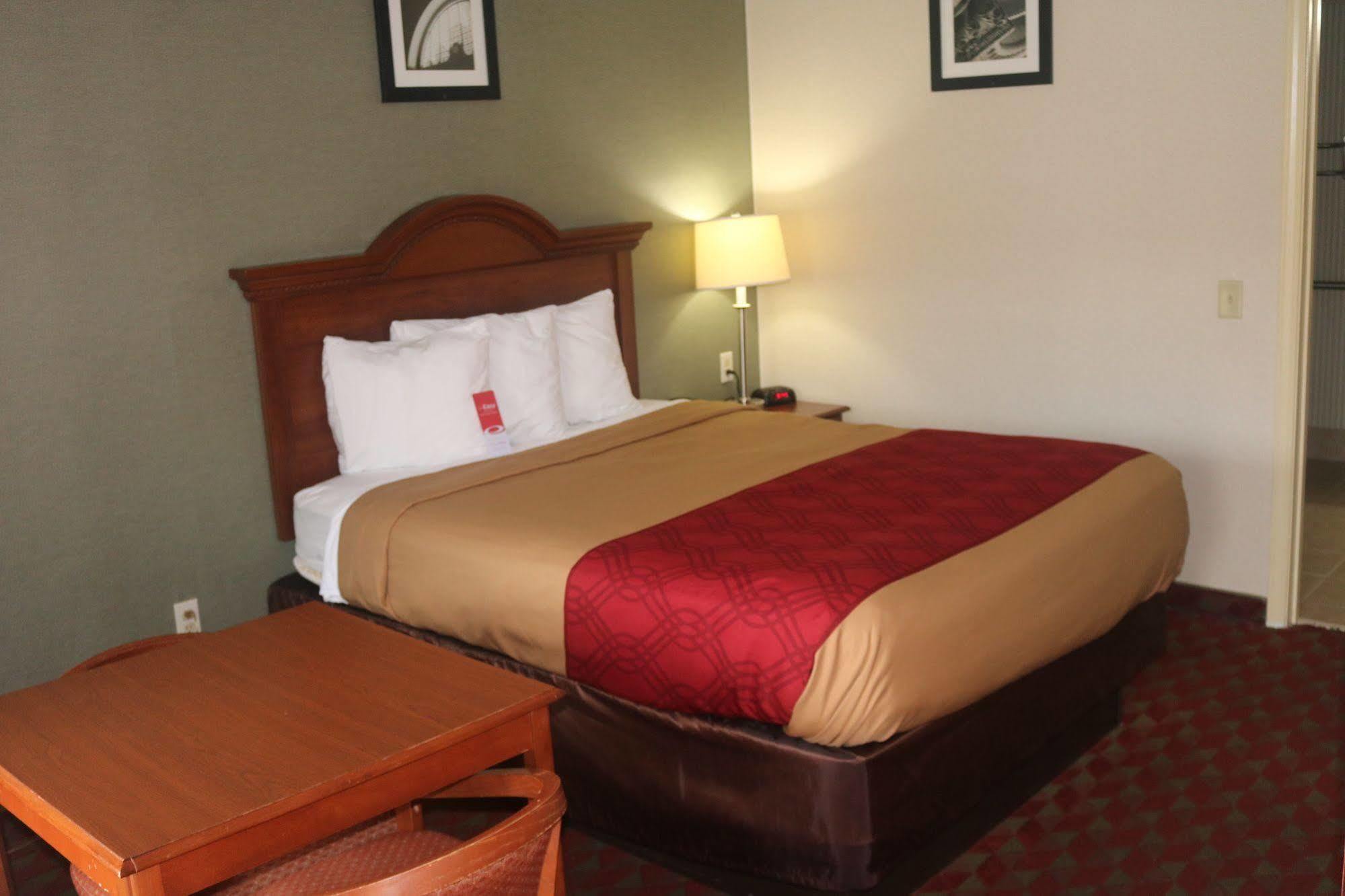 Econo Lodge Huntington - Barboursville University Area Zewnętrze zdjęcie