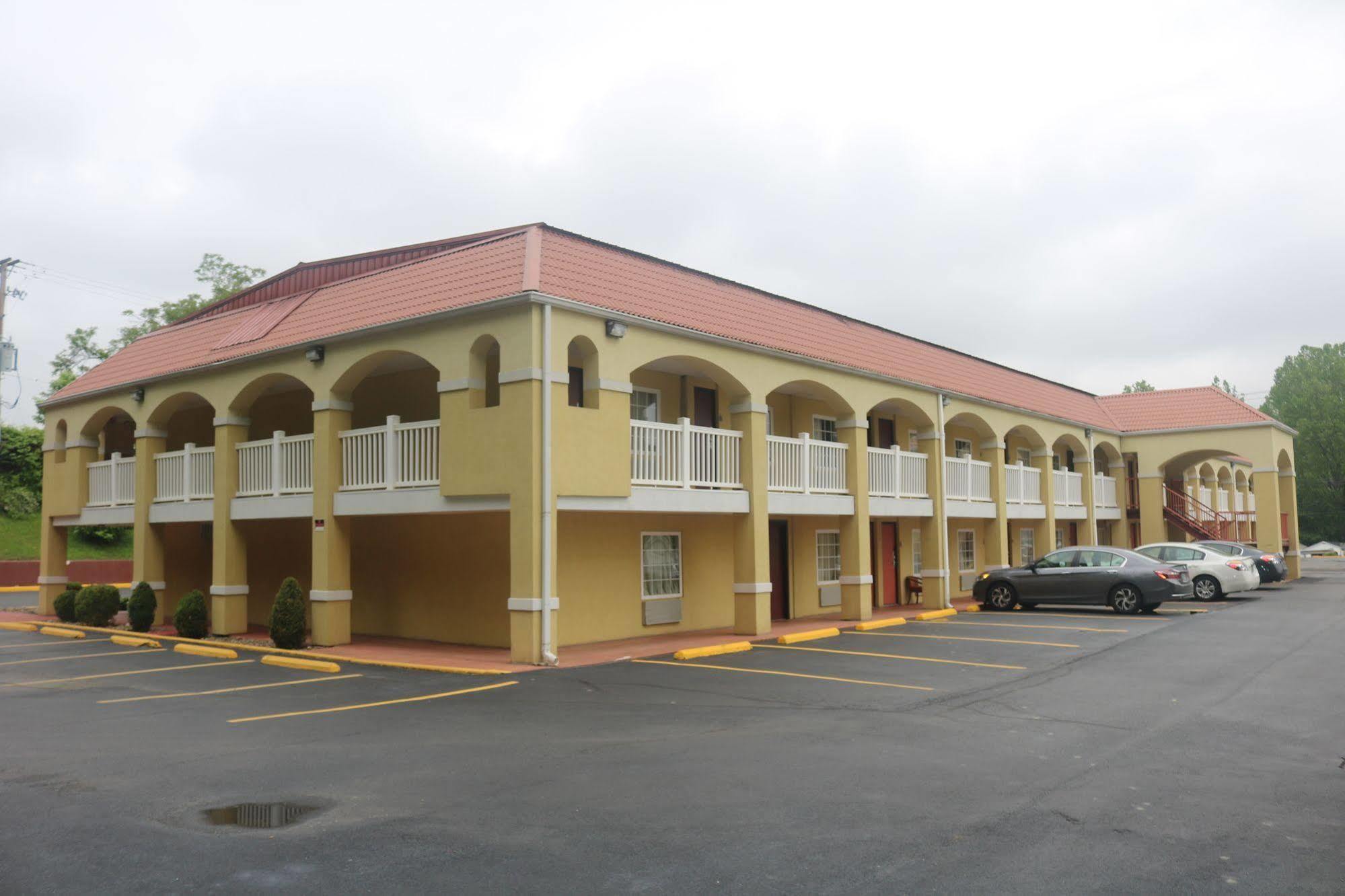 Econo Lodge Huntington - Barboursville University Area Zewnętrze zdjęcie
